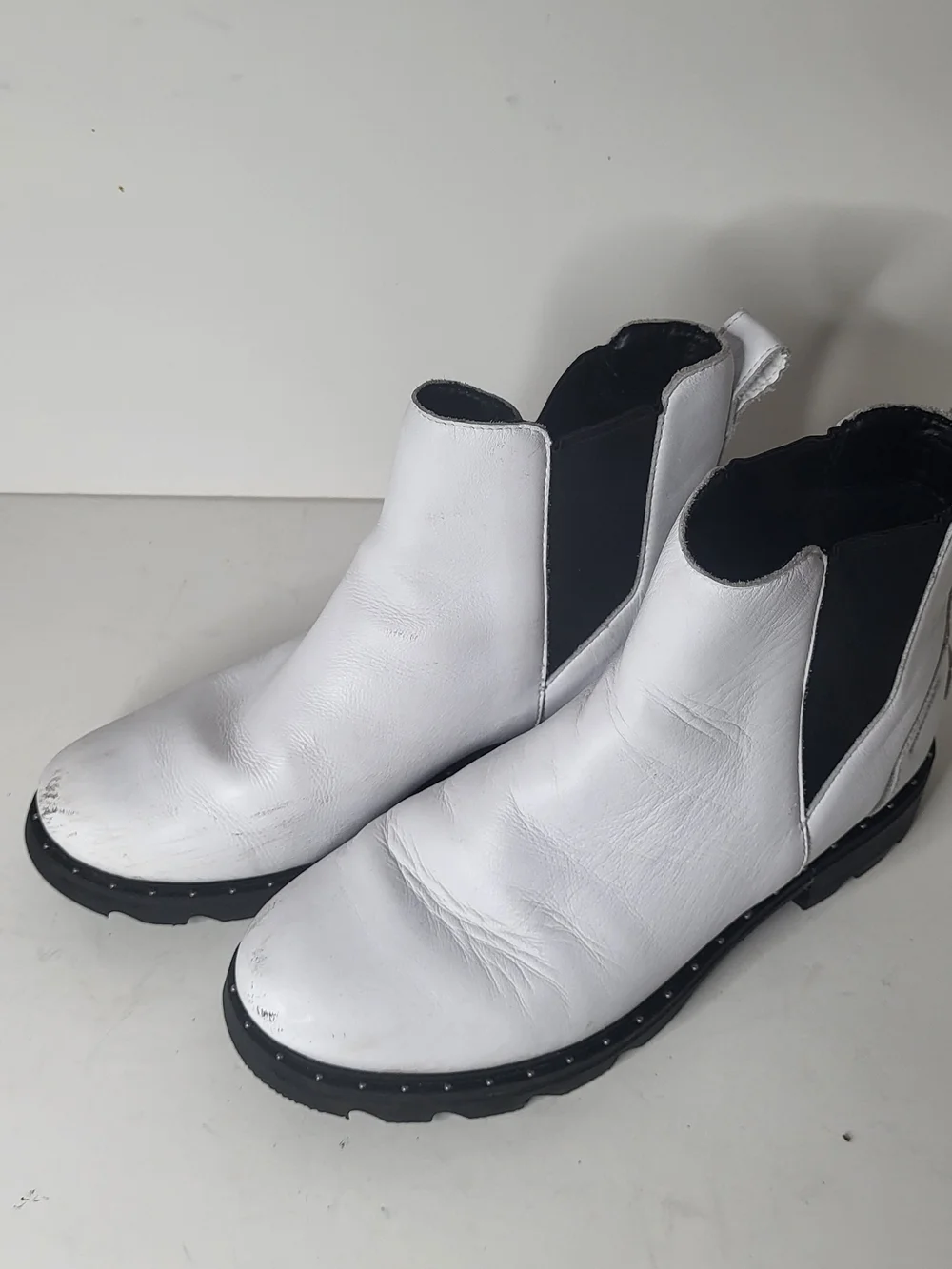 SORELLA VITA White Leather Chelsea Ankle Boots with Black Elastic